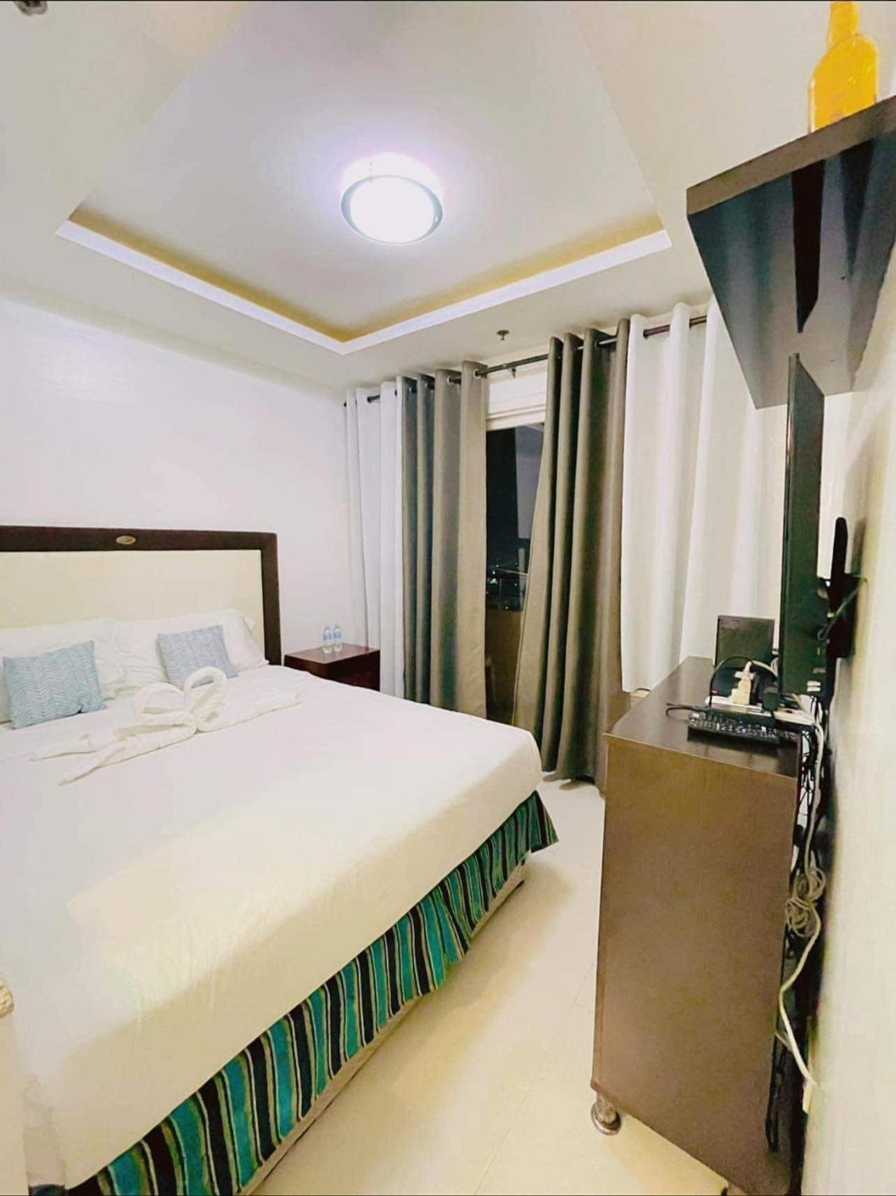 Birch Tower Malate Suites Manila Zewnętrze zdjęcie
